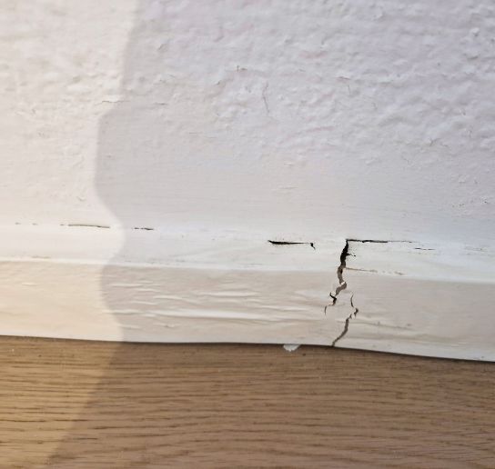 kapotte plinten opstijgend vocht behandeling
